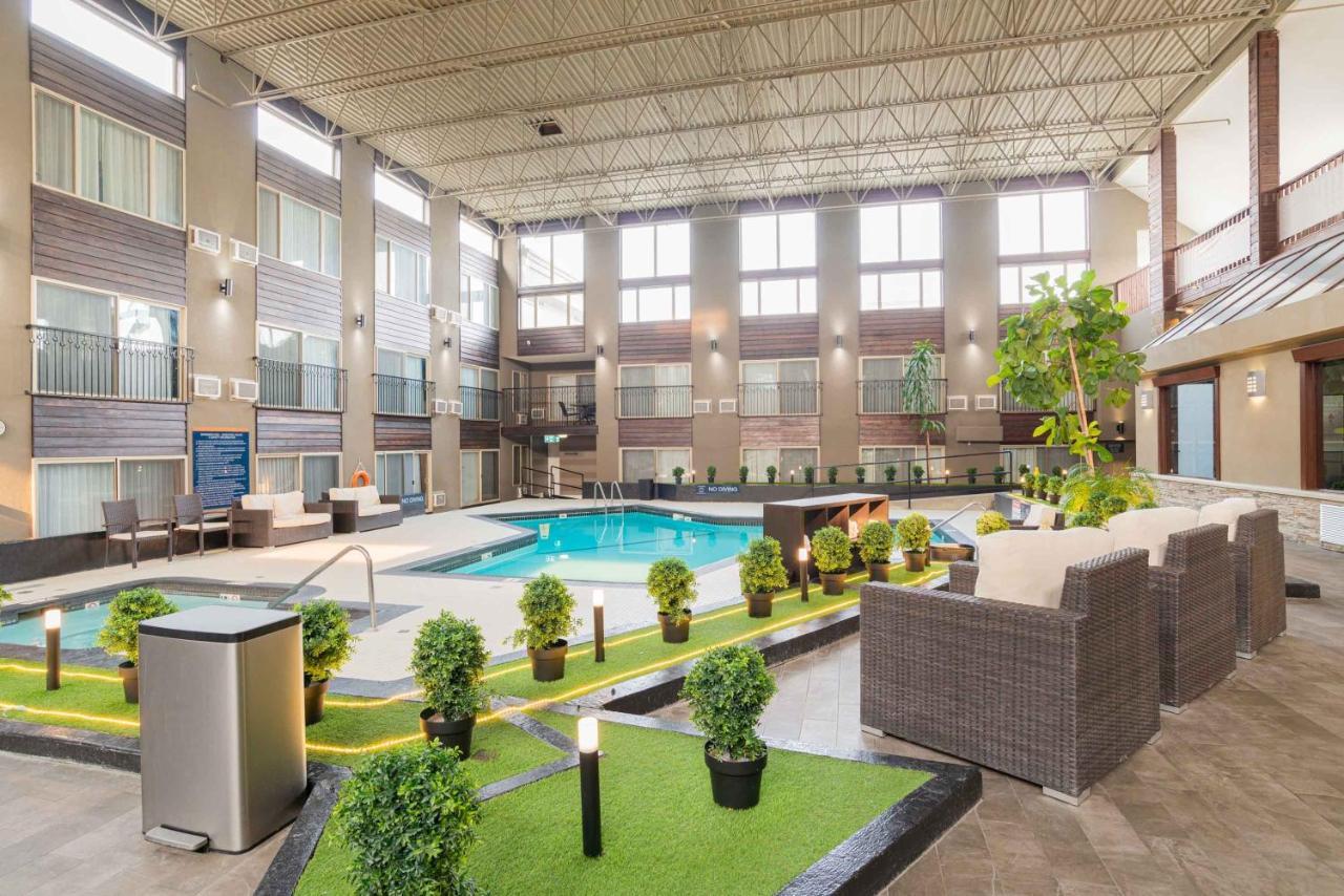 Sandman Hotel Edmonton West Exterior foto